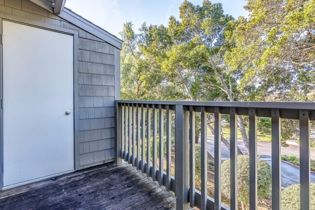 Building Photo - Upstairs, 1 bedroom, Benicia Highlands on Cambridge Drive