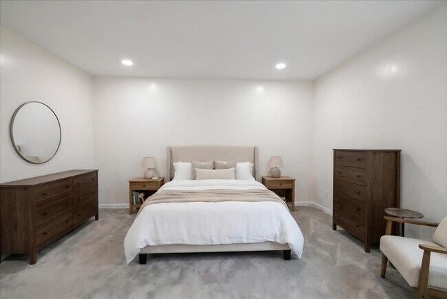 Building Photo - 4000 Gypsy Ln