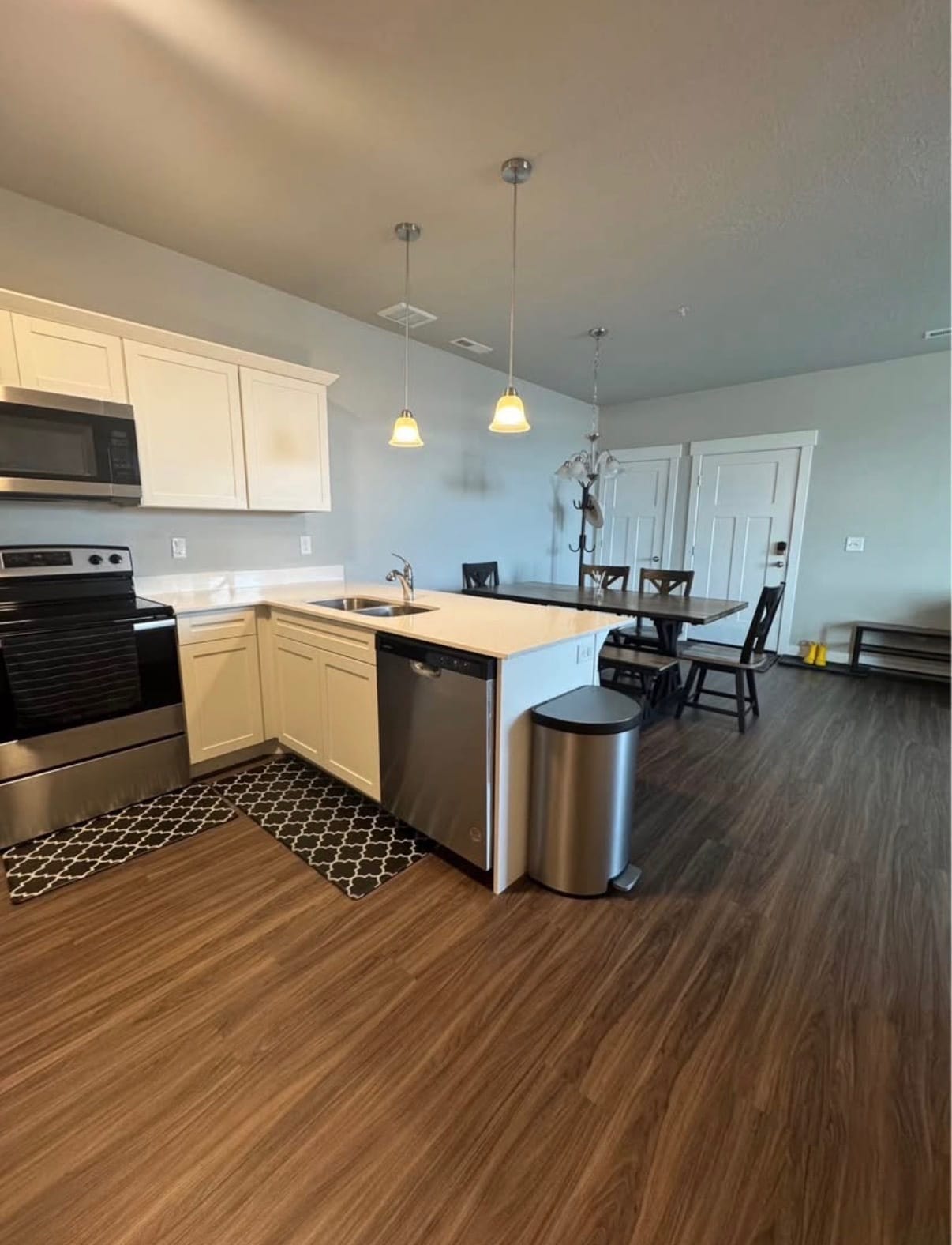 Building Photo - 881 N Coulsen Dr