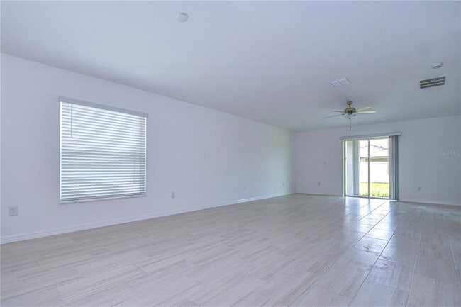Building Photo - 8879 Little Bluestem Dr