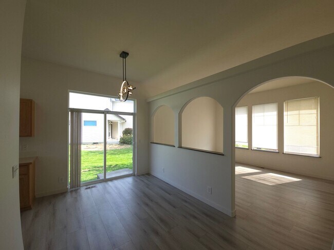 Building Photo - Recently Remodeled Home