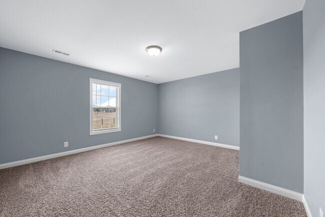 Building Photo - Spacious 4-Bedroom Home with Modern Upgrad...