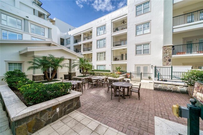 Building Photo - 2305 Edgewater Dr