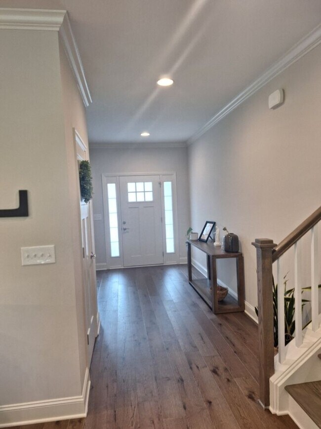 Building Photo - Beautify Brick 3 yr old Build in West Knoxville. No pets.