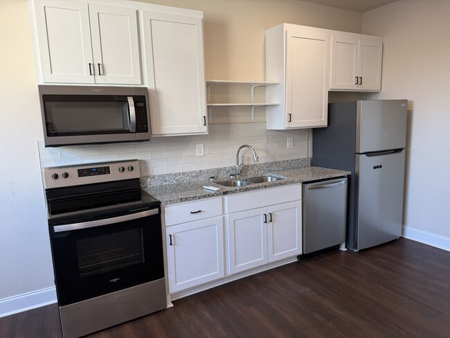 Building Photo - DT Cornelia Loft 3