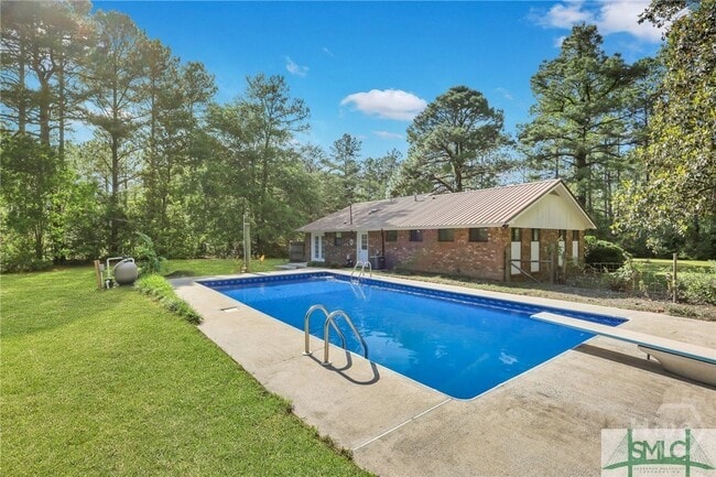 Building Photo - 103 Maple Dr