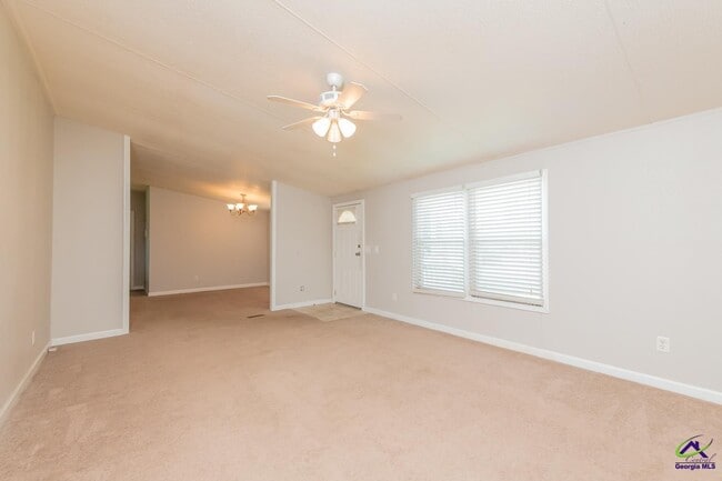 Building Photo - 137 Shamrock Cir