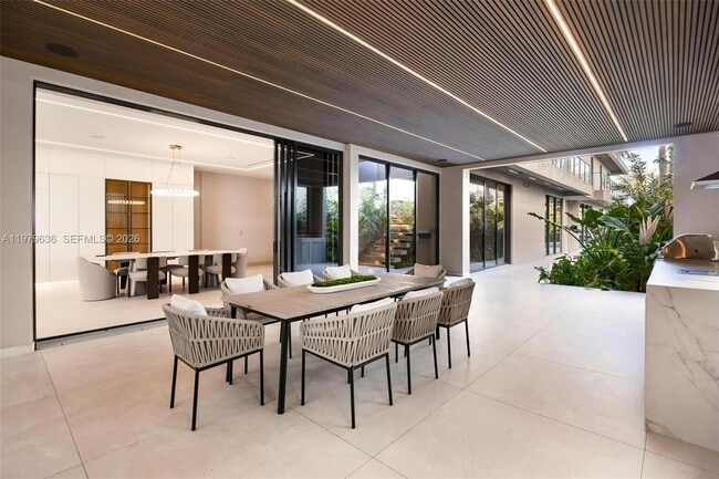 Building Photo - 723 NE 77th St