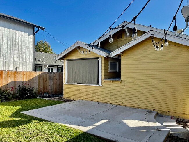Building Photo - Classic NorthPark Craftsman
