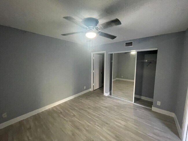 Building Photo - 602 Executive Center Dr
