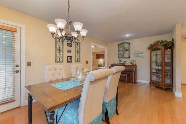 Building Photo - 3 Bedroom Home 2 Bath 2 Car Garage - Great...