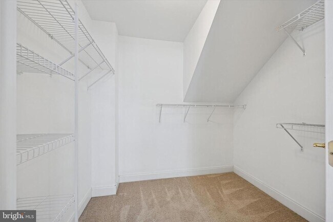 Building Photo - 13 Ashtree Ln
