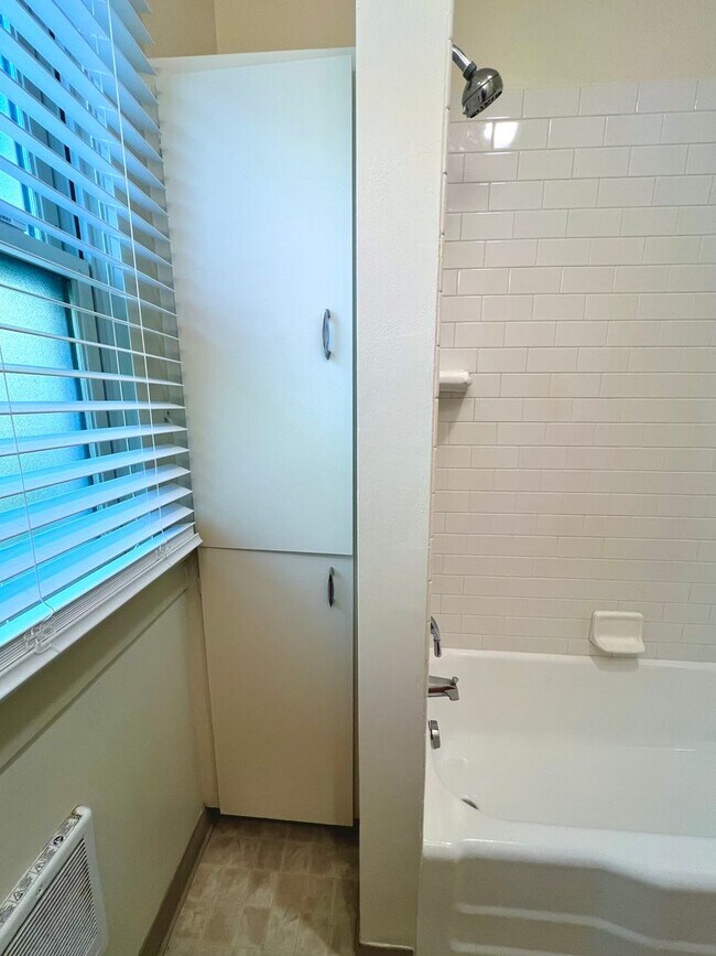 Building Photo - Stunning Vintage 2 Bed 1 Bath in NW 23rd!