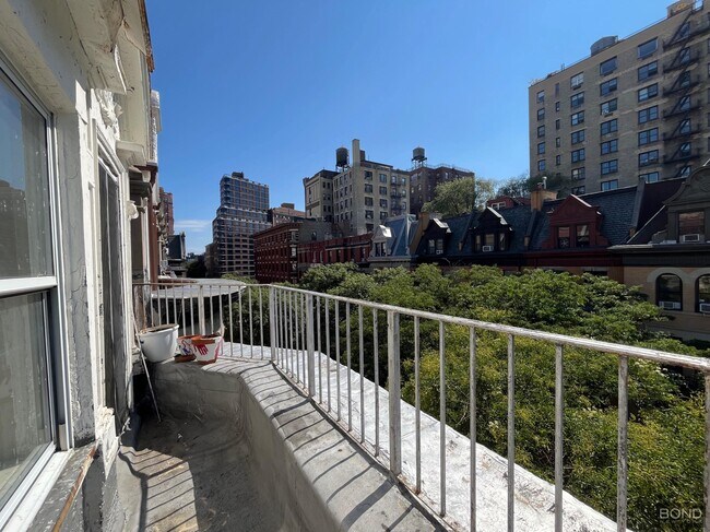 Building Photo - 317 W 107th St