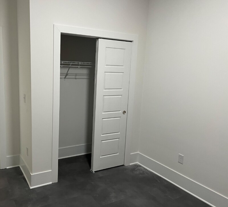 Building Photo - 145-151 E Main St