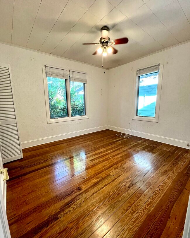 Building Photo - 5415 N Flagler Dr