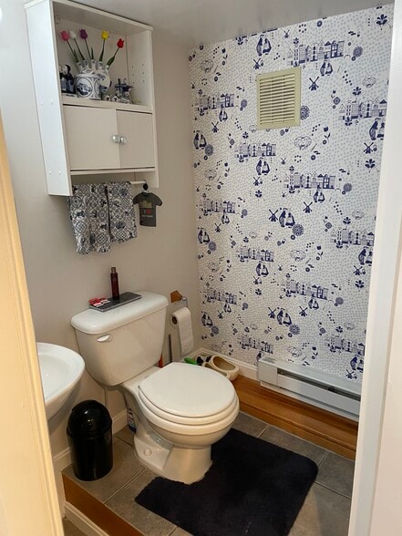 Building Photo - 126 Burnett St