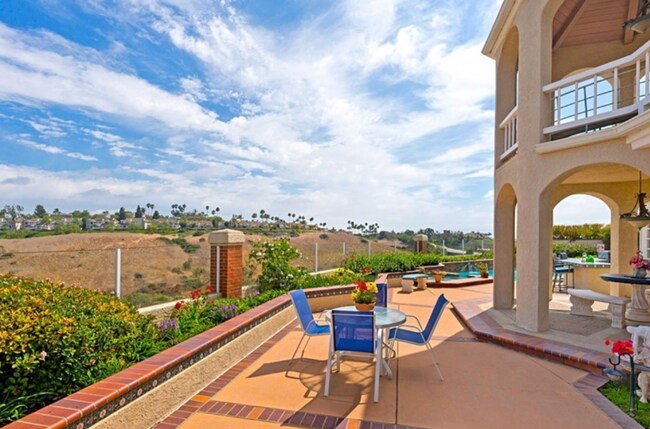 Building Photo - 6 South Peak