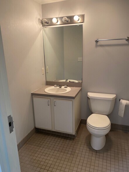 Building Photo - 534 Commonwealth Ave