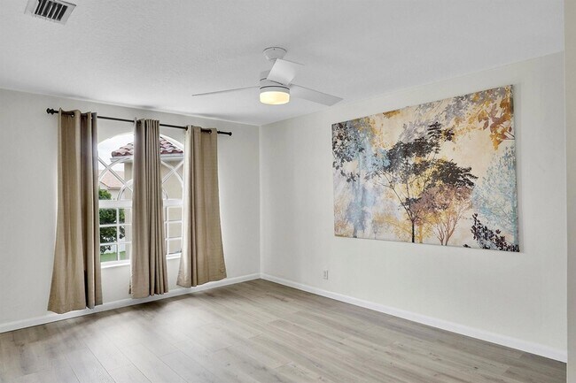 Building Photo - 3354 Greenview Terrace W