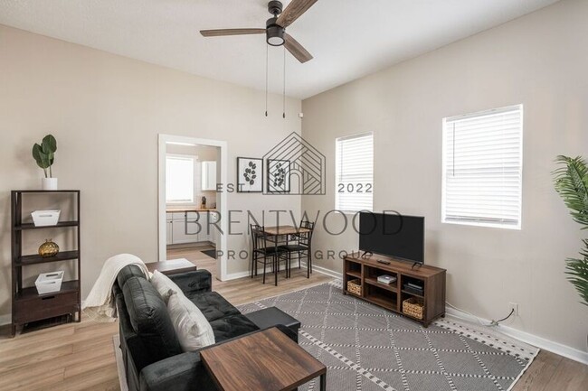 Building Photo - 929 N Tremont St