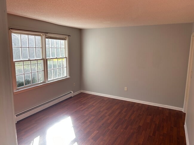 Building Photo - 50 Brookside Dr