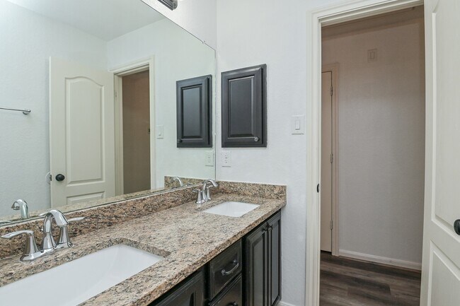 Building Photo - 6026 Baileys Run Ln