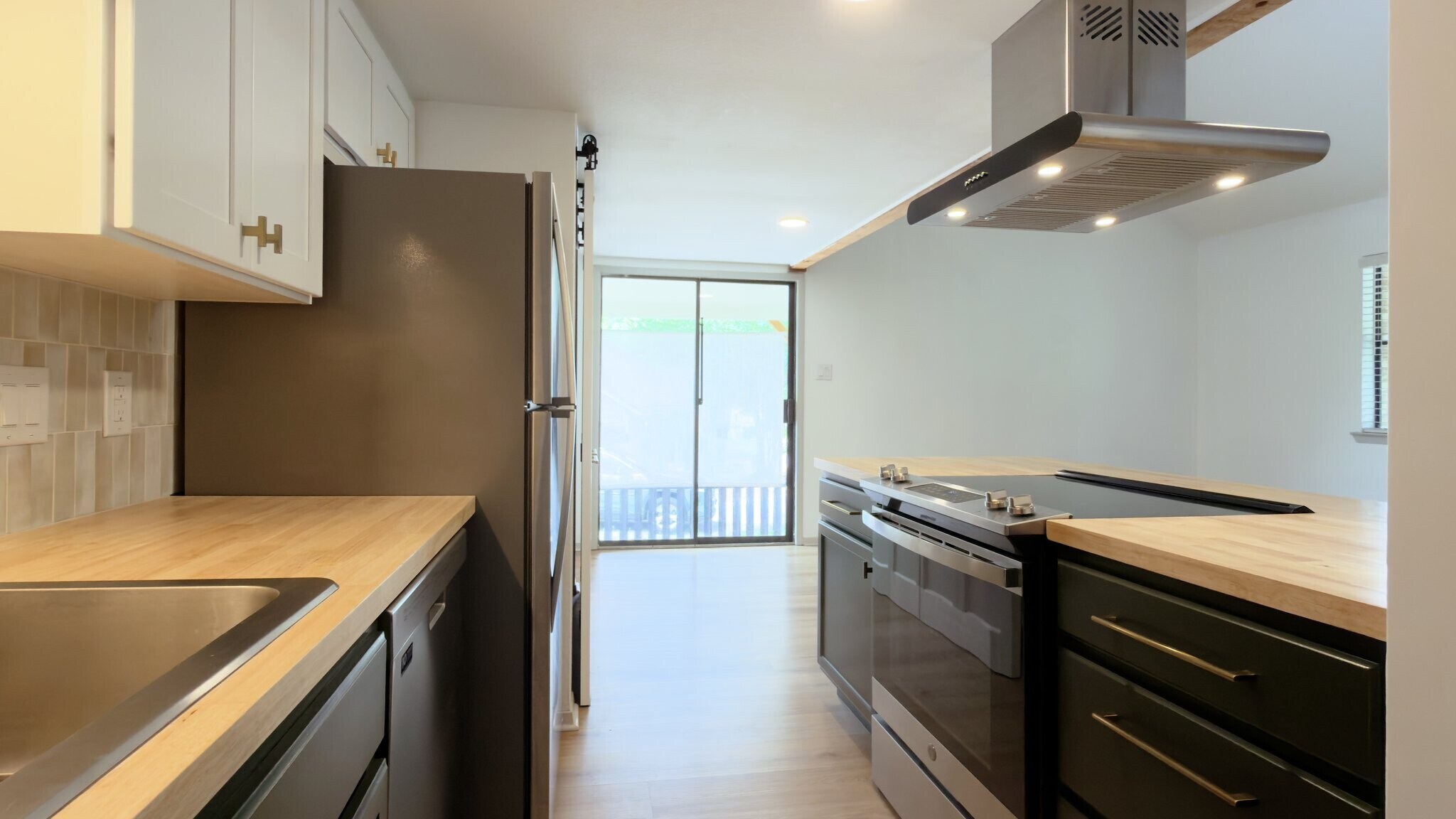 Building Photo - 7004 Oak Meadow Cir