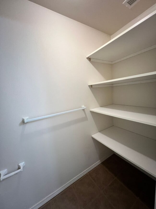 Building Photo - 1713 W Fern Dr