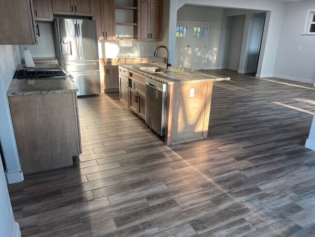 Building Photo - Stunning Lake living home with a lake view...