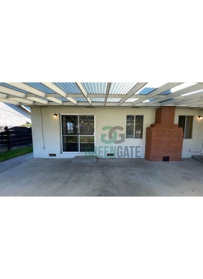 Building Photo - 925 Charleston Ave