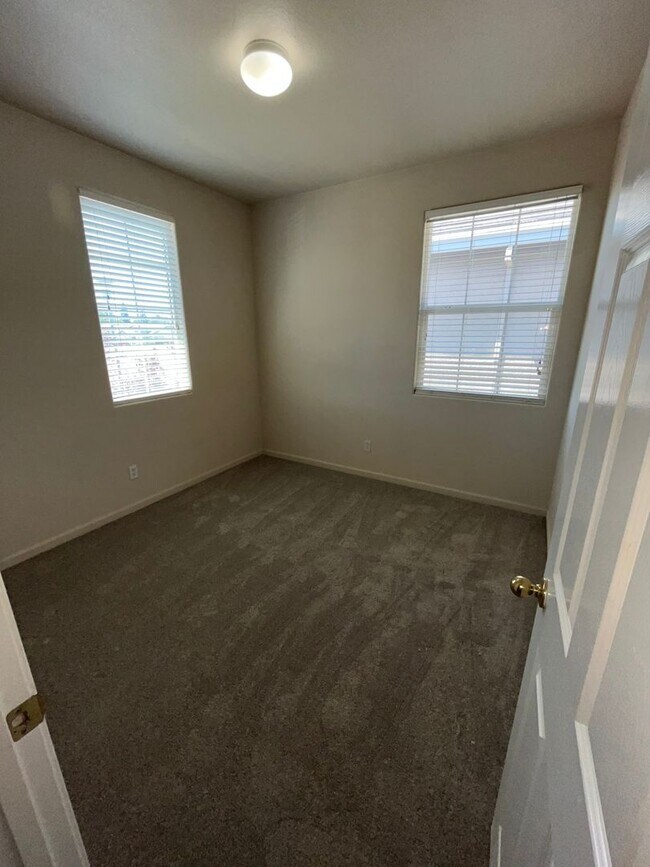 Building Photo - 5 Bed | 3.5 Bath | 2368 SF | 2 Car garage | Two Story | Tenant pays $175 for WS&G