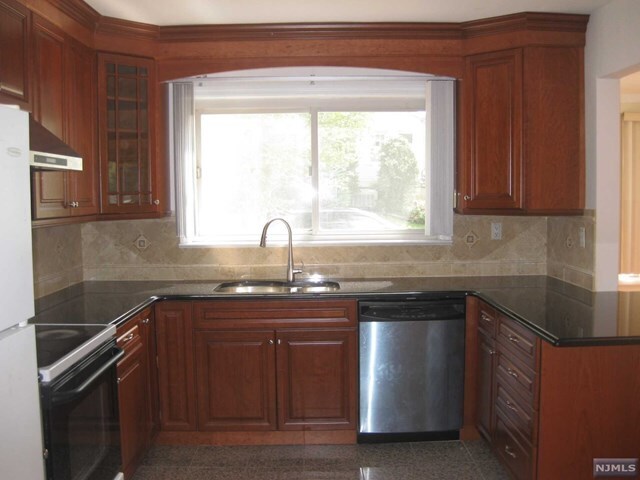 Building Photo - 184 Hillside Ave