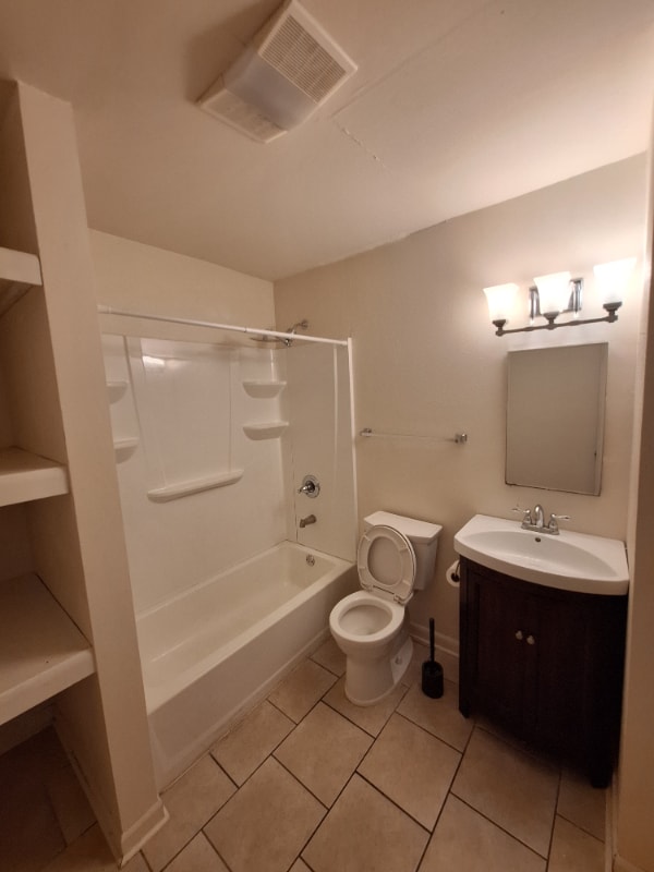 Building Photo - 738 Arabella St