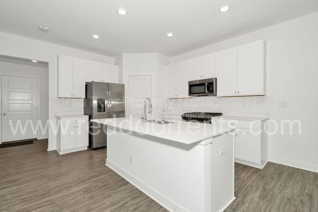 Building Photo - 6380 Apperson Dr