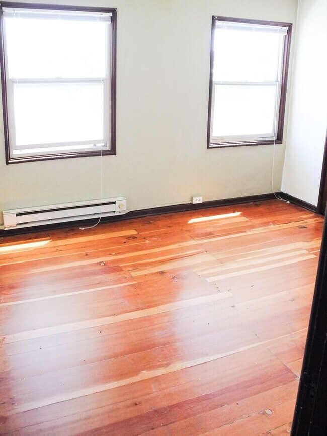 Building Photo - 6209 1/2 15th Ave NW-304