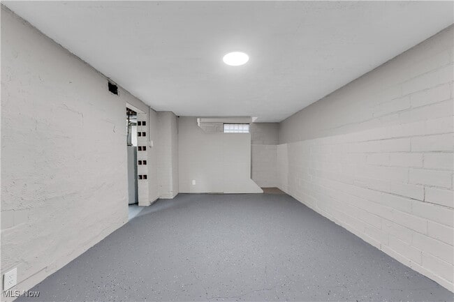 Building Photo - 11816 Marne Ave