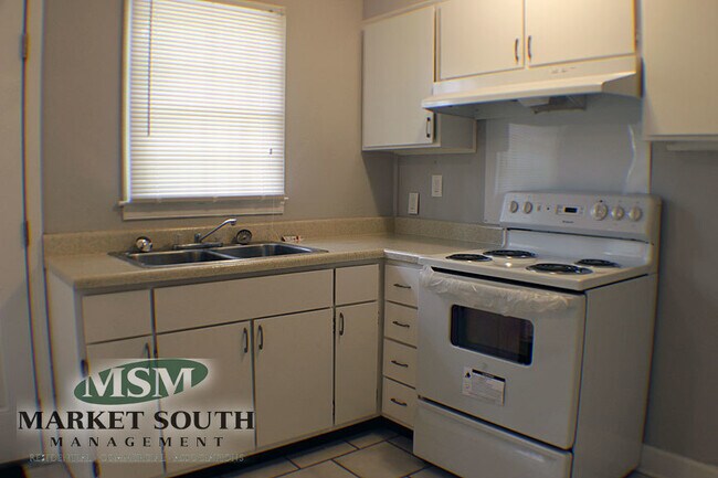 Building Photo - *REDUCED!!* BRICK RANCH OFF SKIDAWAY- AVAI...