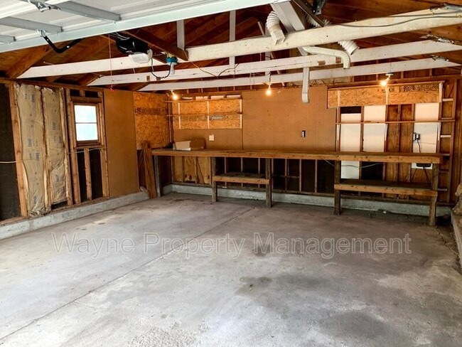 Building Photo - 515 Nickellane Ave
