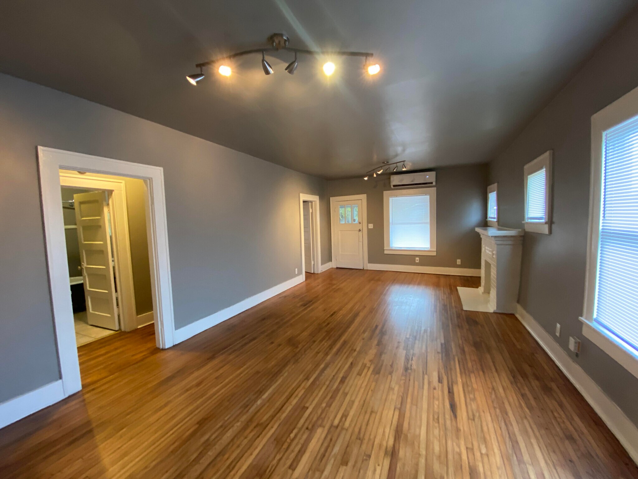 Building Photo - 147 N Lewis Pl