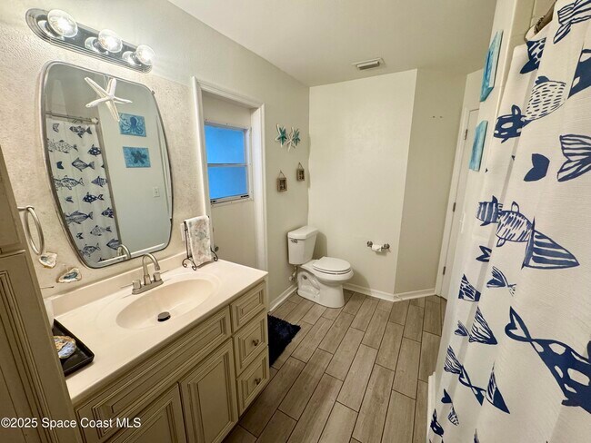 Building Photo - 1245 Ambra Dr
