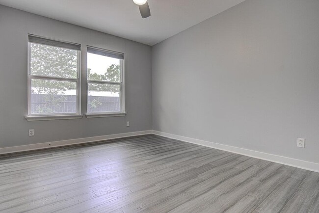 Building Photo - 1311 Westmoor Dr