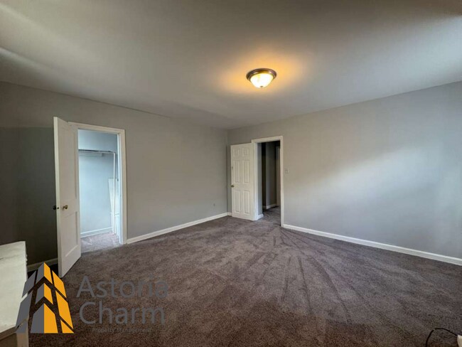 Building Photo - Conveniently Located 4 Bedroom with Privat...
