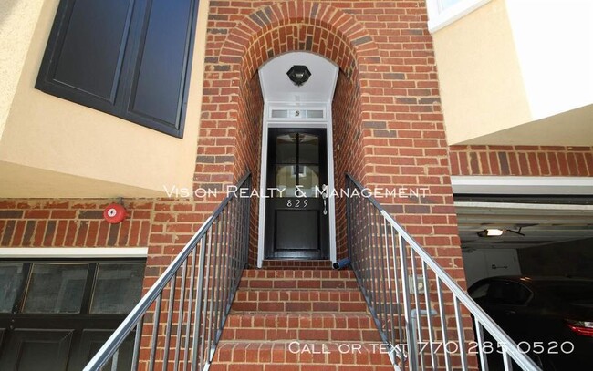 Building Photo - 829 Clifton Heights Ln.- Luxury Townhome