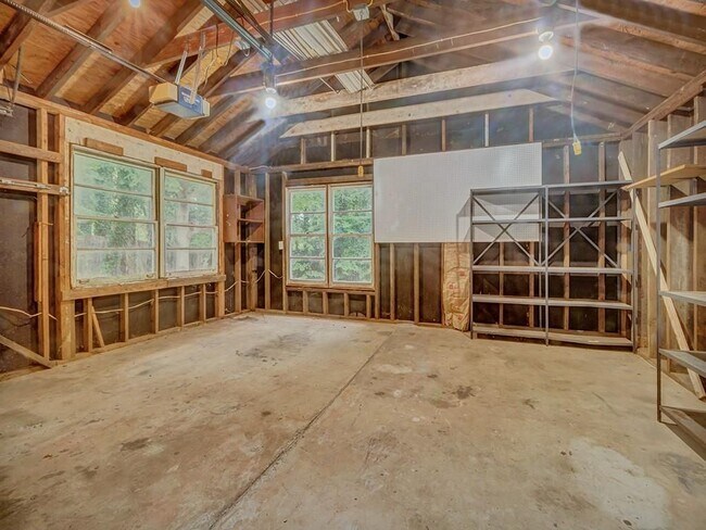 Building Photo - 5291 Happy Hollow Rd