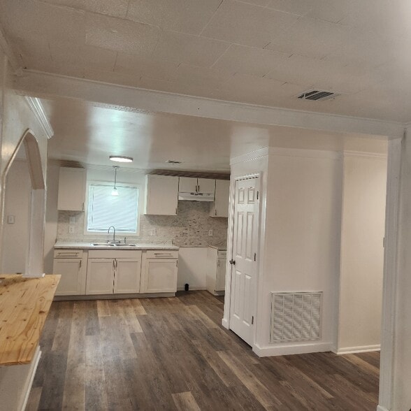 Building Photo - 308 Liston St