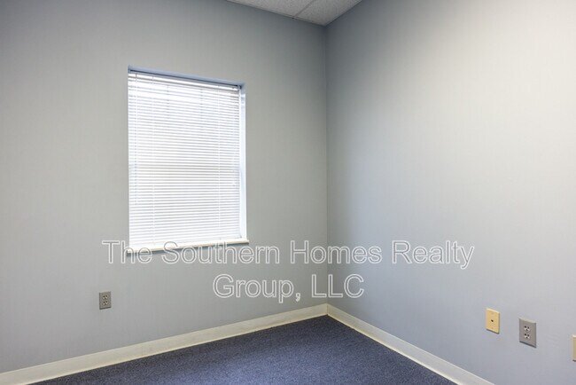 Building Photo - 305 Grady Rd