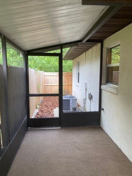 Building Photo - 2368 Lake Dr NW