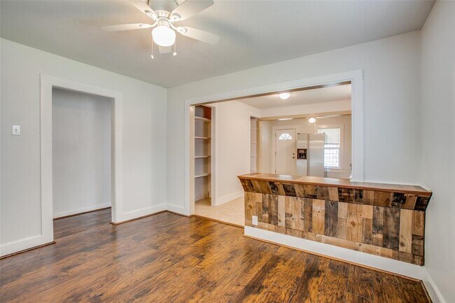 Building Photo - 7119 Farnsworth St