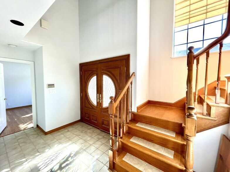 Building Photo - 107 S Lucia Ave